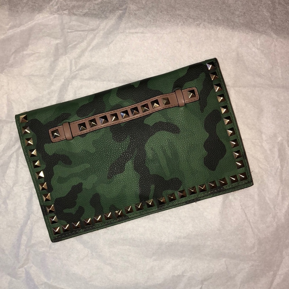 Camo clutch
